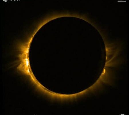 Grande attesa per l’eclissi totale di Sole
