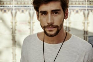 AlvaroSoler2016_Presse_3_media (AlvaroSoler2016 Presse 3 media 300x200)