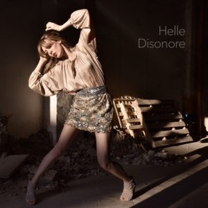 Intervista a Helle, la giovane cantautrice parla del suo album “Disonore” (helle cover disonore 300x300)